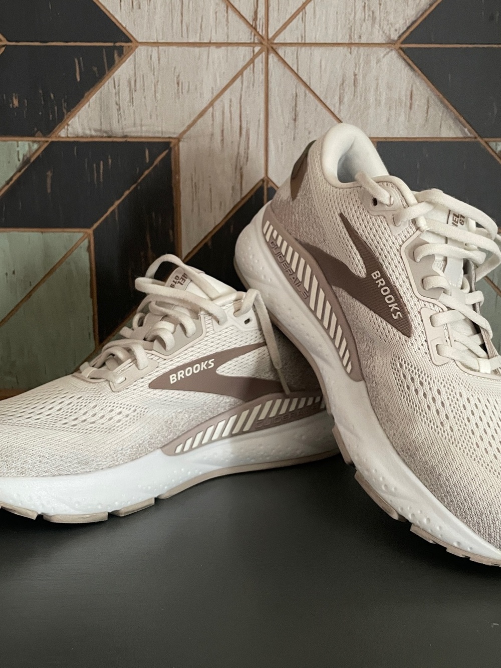 Brooks Ariel GTS 24 Coconut Chateau Portabello Running Shoes Womens 10 - Picture 13 of 13